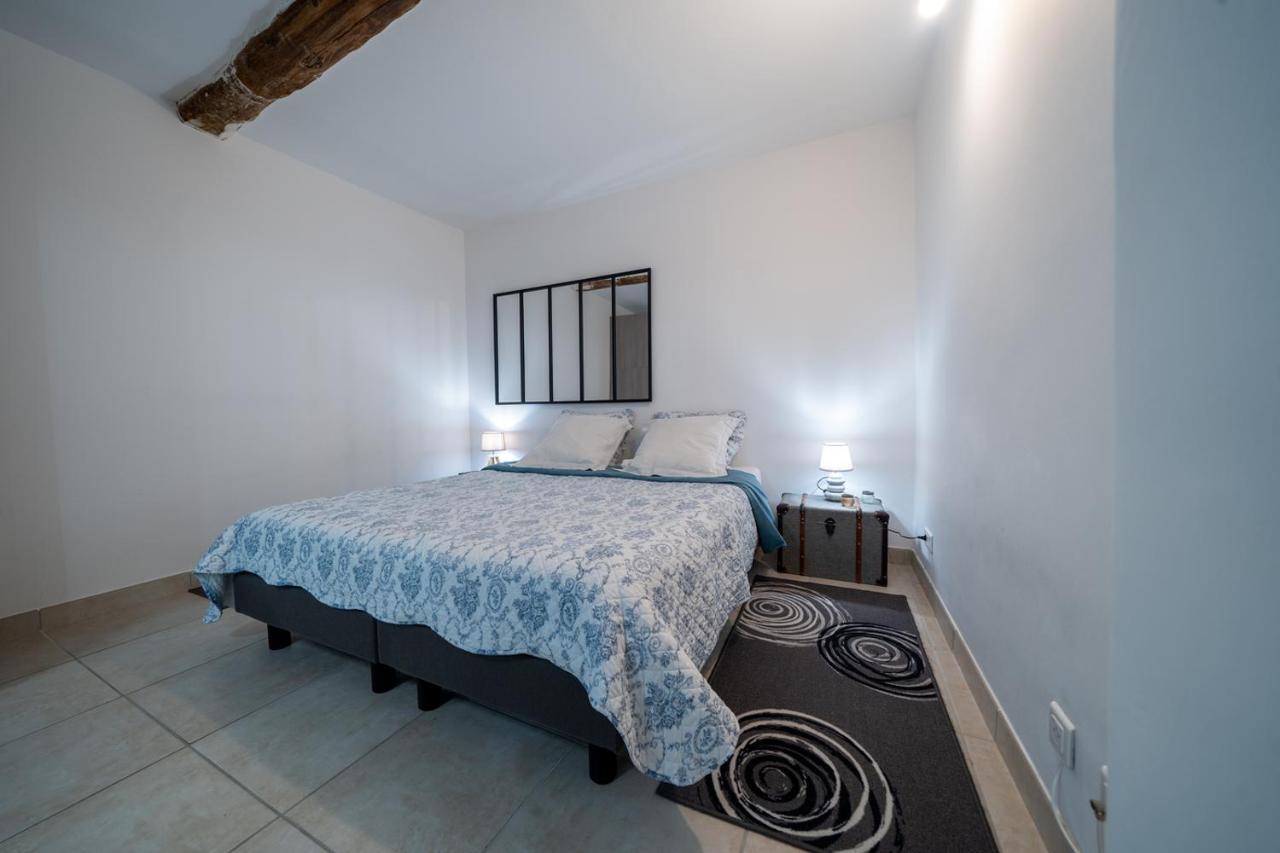 Au Coeur Du Vieux Village Saint-Chamas Buitenkant foto