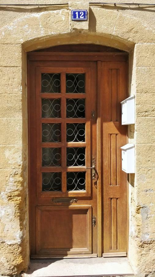 Au Coeur Du Vieux Village Saint-Chamas Buitenkant foto