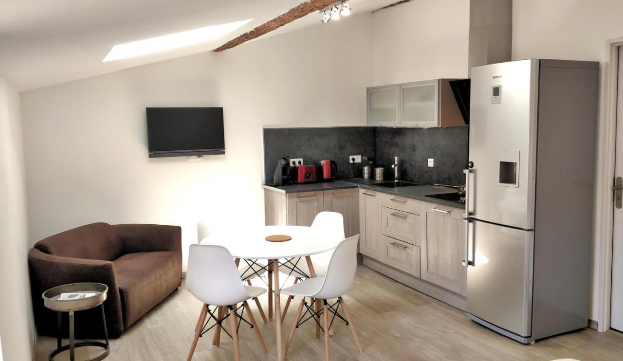 Au Coeur Du Vieux Village Saint-Chamas Buitenkant foto